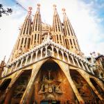 images/varosok/Barcelona/Gaudí-es-tarsai/Sagrada_familia.jpeg