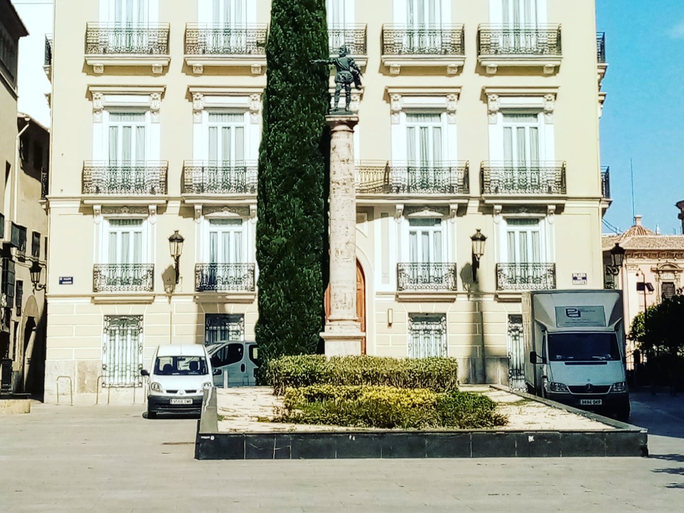 Plaza Manises Pizarro